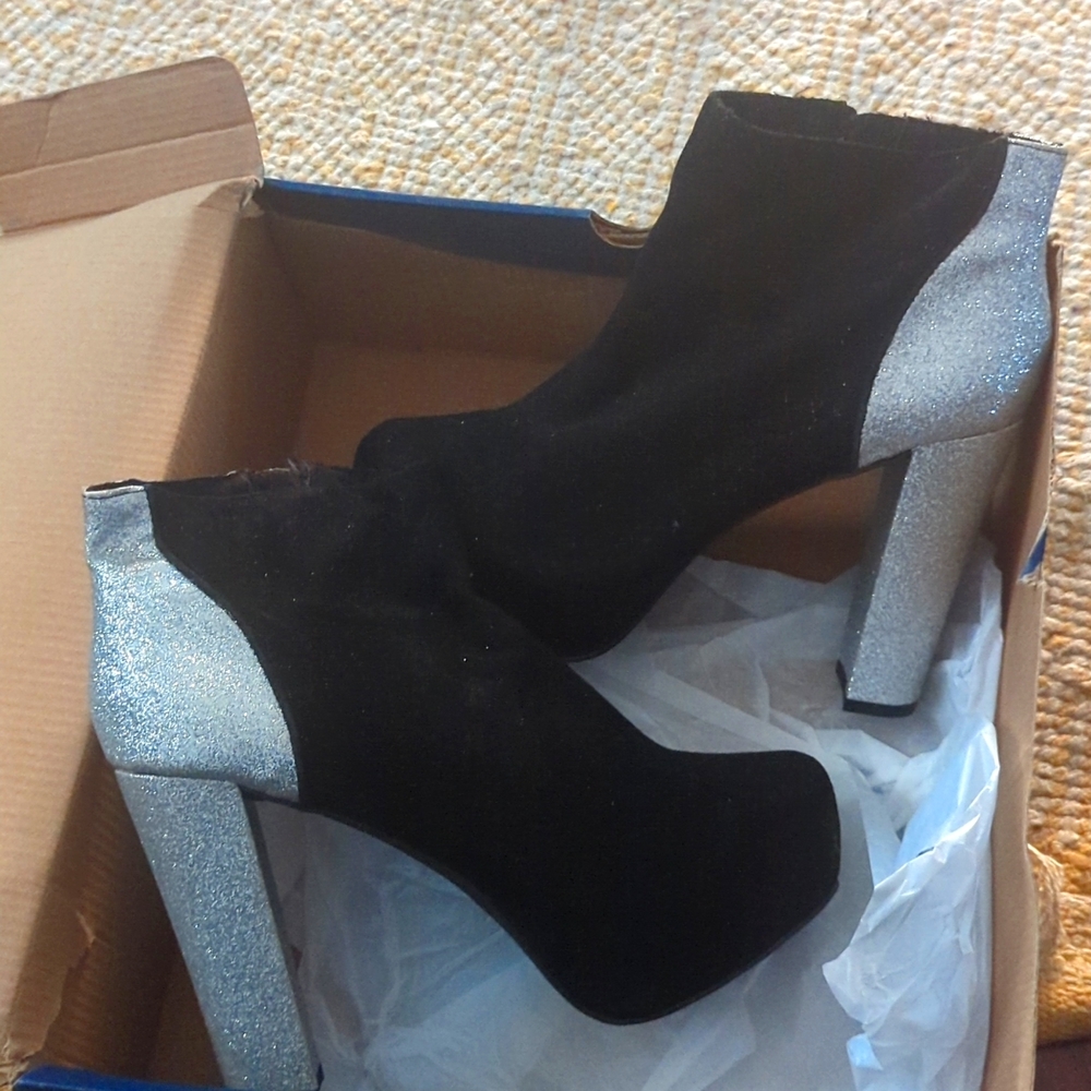 Never wore BCBGeneration two tone boots